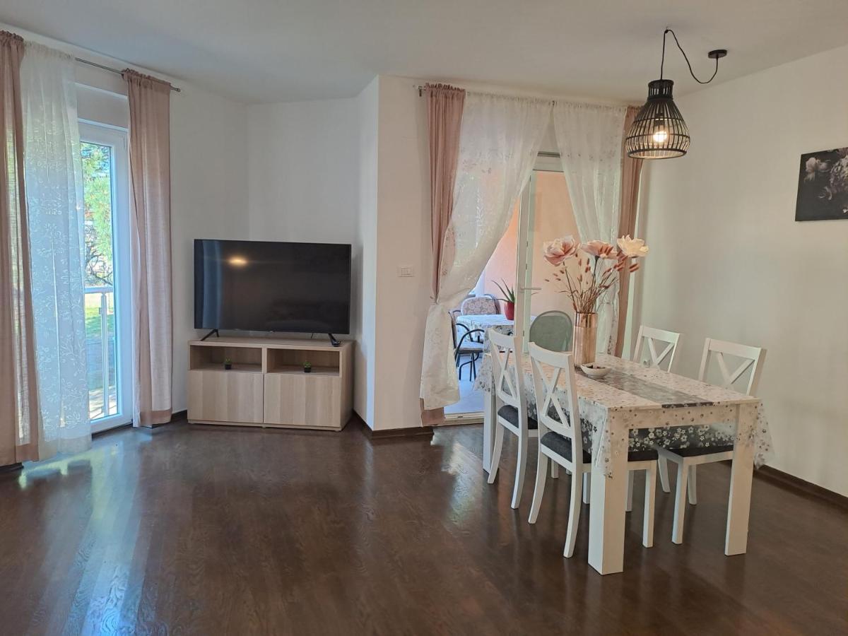 Apart Centar Umag Edda Joakima Rakovca 7 E 52470-Umag Buitenkant foto